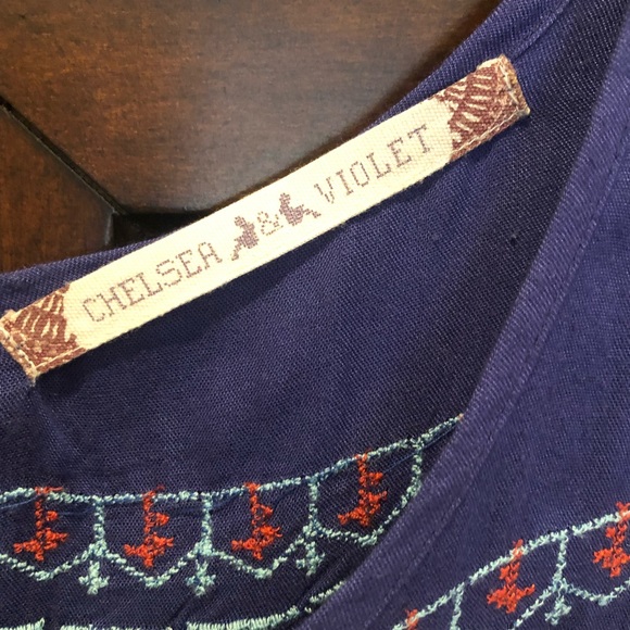 Sleeveless top. Beautiful stitching nice length - Picture 2 of 2